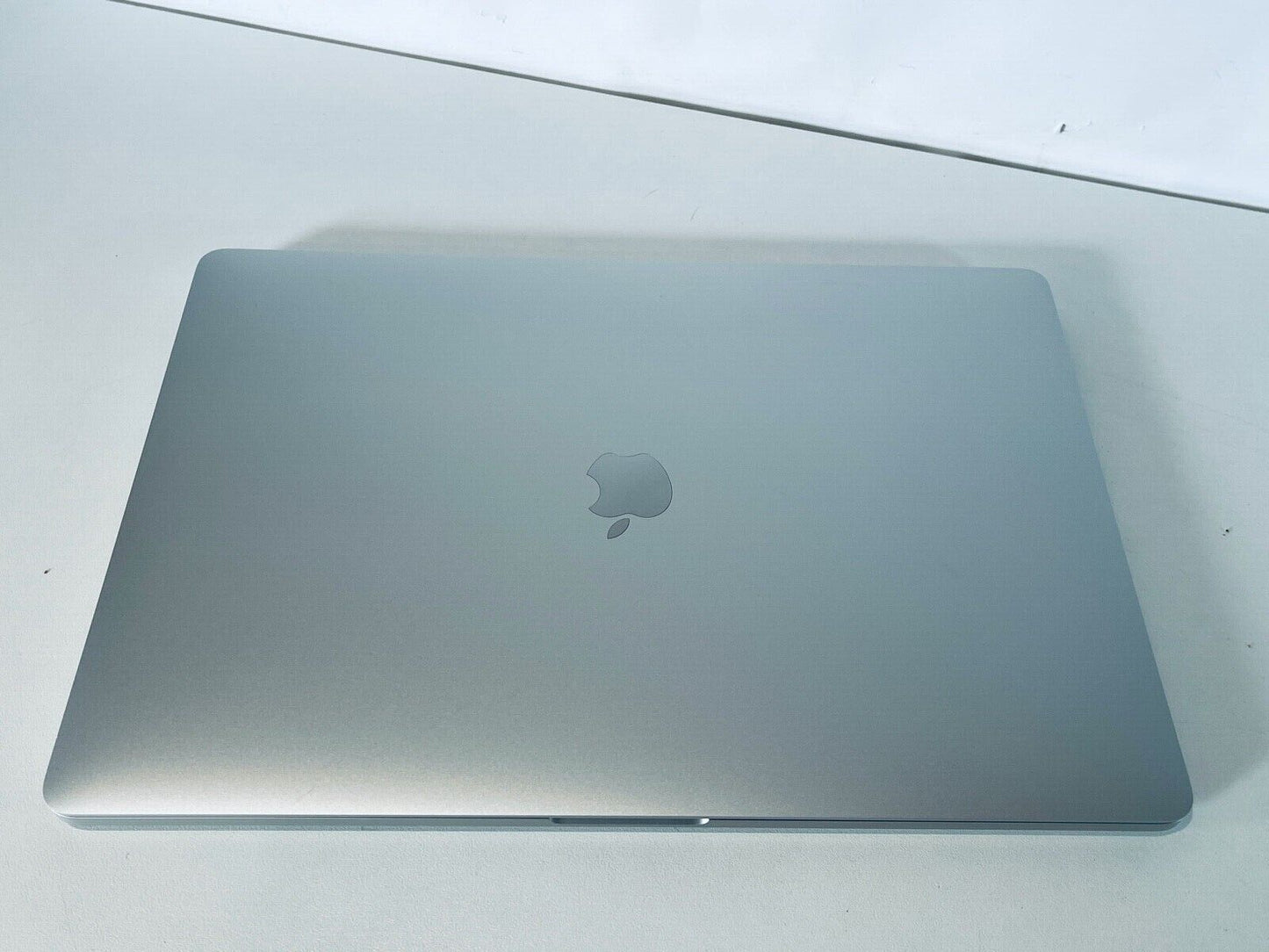 Apple MacBook Pro Retina 16" 2019 Touch Bar ID i9 8 Core 2.3Ghz 16GB 1TB SSD