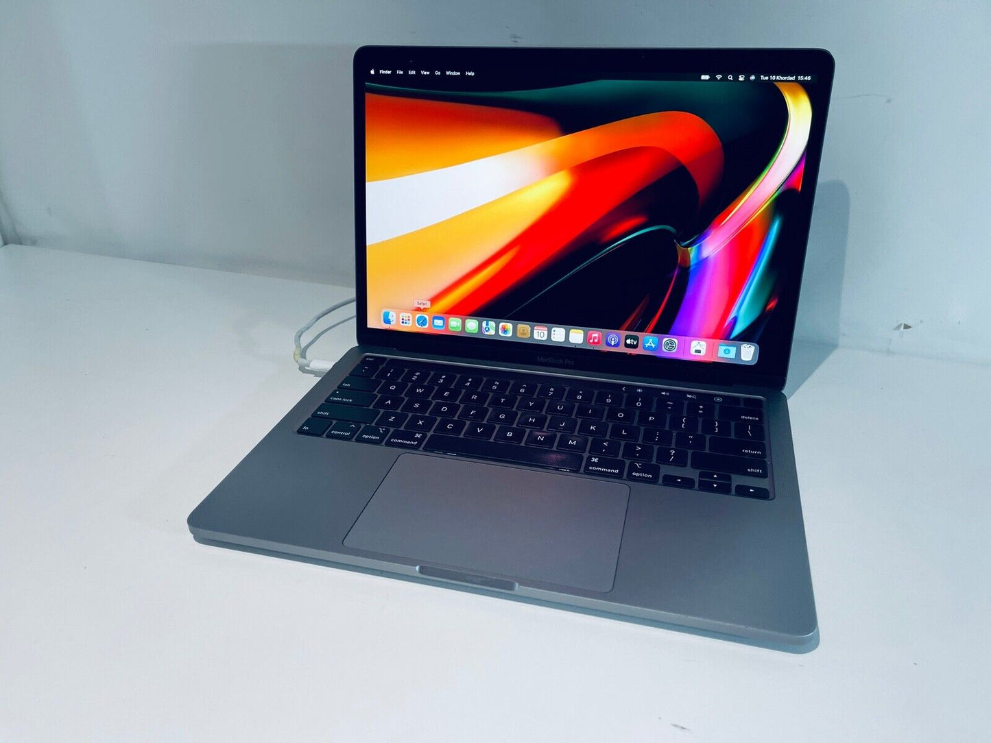Apple MacBook Pro 13" 2020 Touch Bar Quad Core i7 2.3Ghz 32GB RAM 2TB SSD