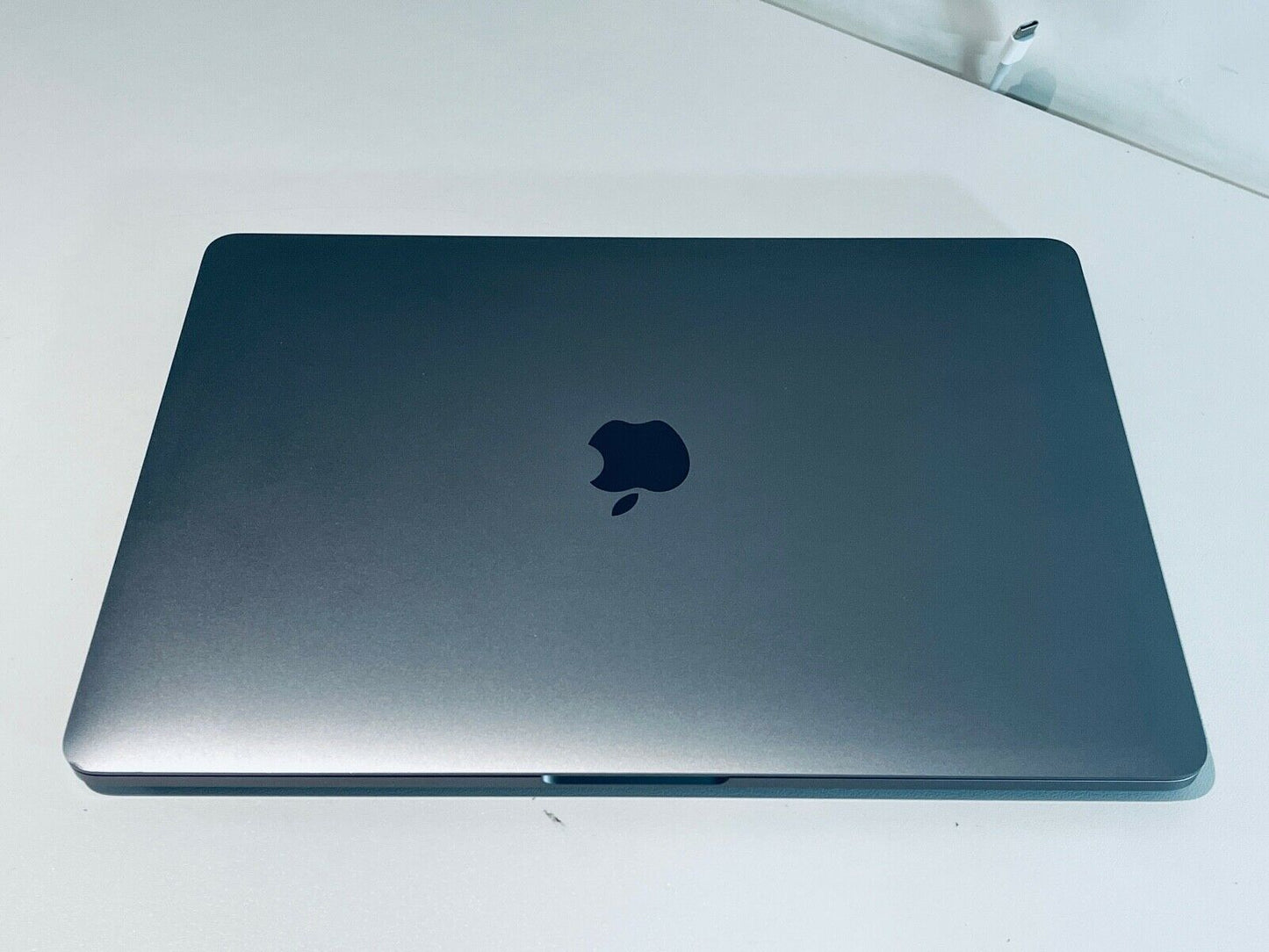 Apple MacBook Pro Retina 13" 2020 Touch Bar ID Quad Core i5 1.4Ghz 16GB 1TB SSD