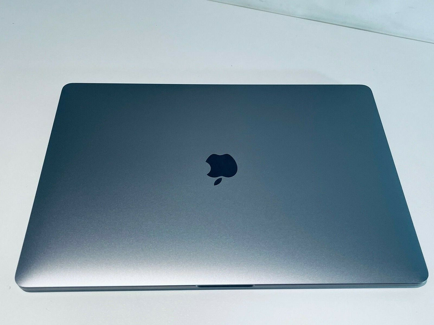 Apple MacBook Pro Retina 15" 2019 Touch Bar i7 6-Core 2.6Ghz 32GB 2TB SSD