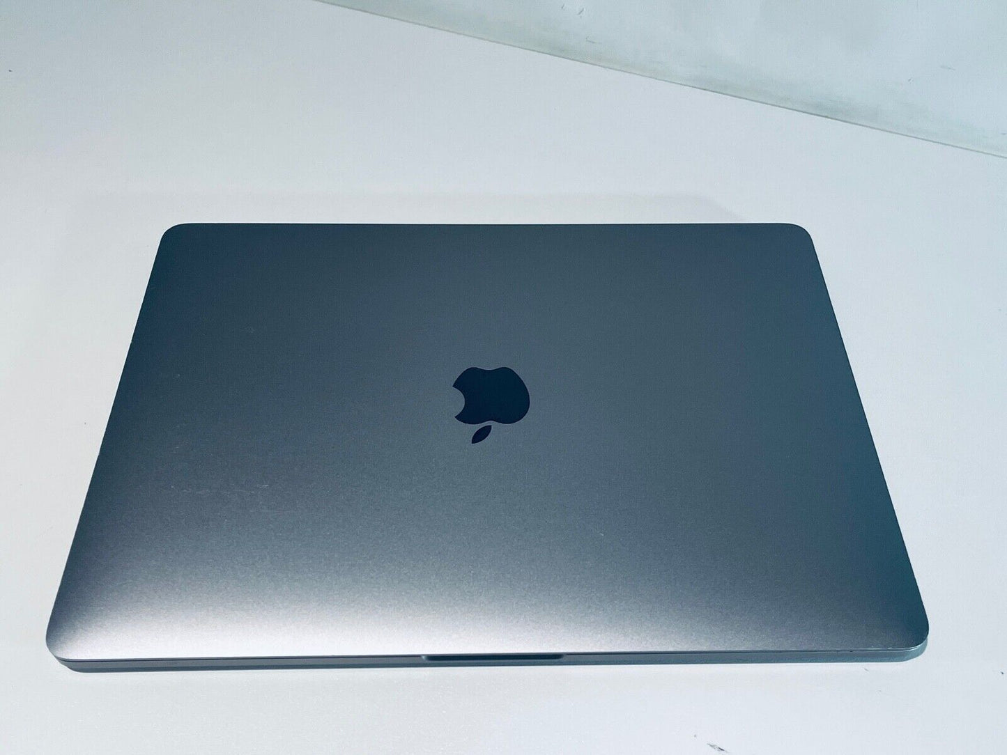 Apple MacBook Pro 13" 2020 Touch Bar Quad Core i7 2.3Ghz 32GB RAM 2TB SSD