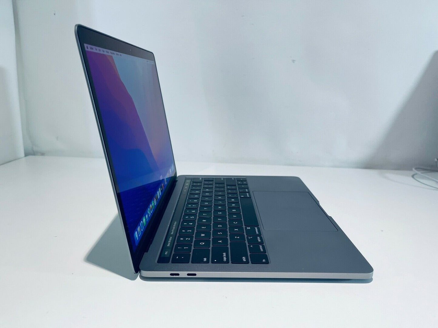 Apple MacBook Pro 13" 2019 Touch Bar ID Intel Quad Core i7 2.8Ghz 16GB 1TB SSD