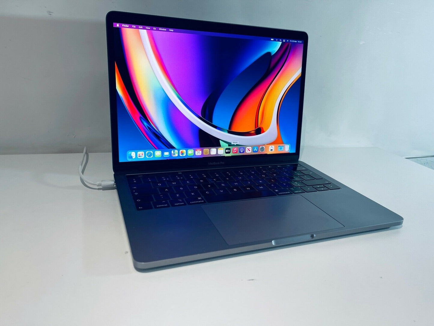 Apple MacBook Pro 13" 2018 Touch Bar ID Intel Quad Core i7 2.7Ghz 16GB 512GB SSD