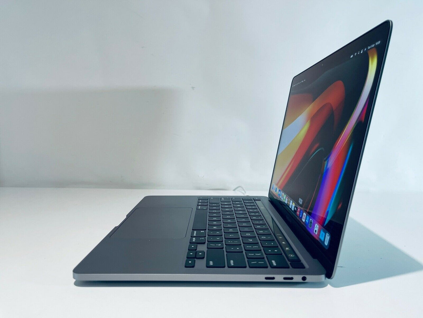 Apple MacBook Pro 13" 2020 Touch Bar Quad Core i5 2.0Ghz 32GB 4TB SSD