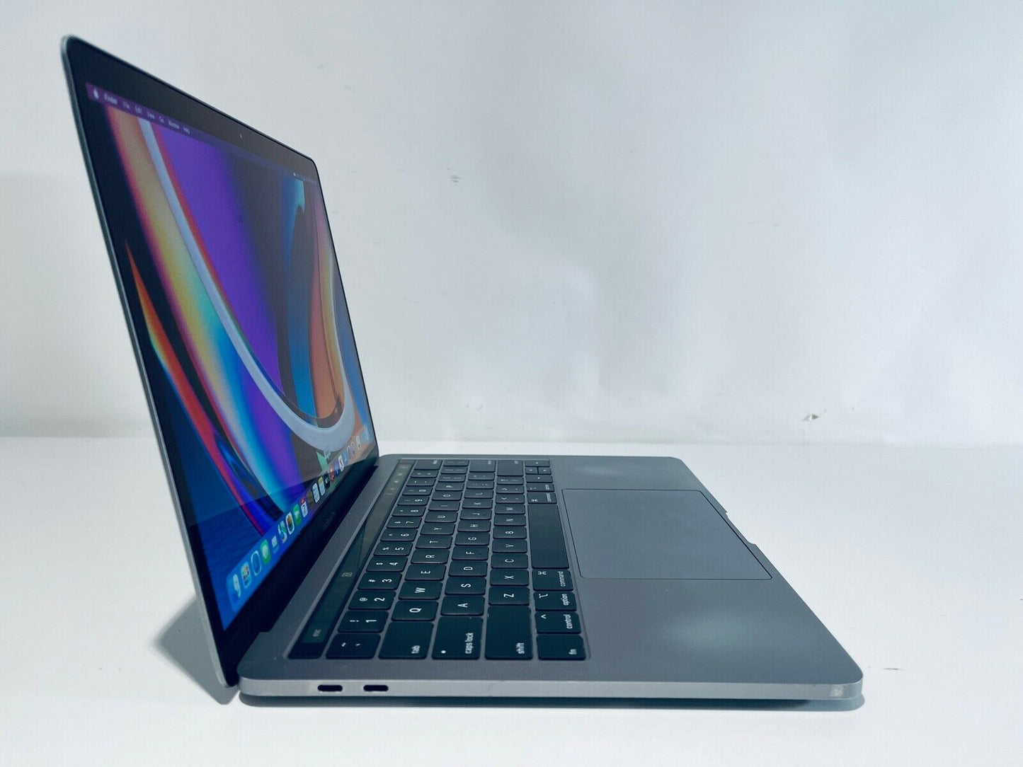 Apple MacBook Pro 13" 2019 Touch Bar Intel Quad Core i5 2.4Ghz 8GB 256GB SSD