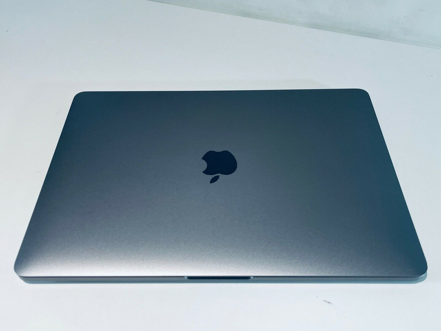 Apple MacBook Pro 13" Touch Bar ID M1 8-Core 8-GPU 16GB Ram 2TB SSD