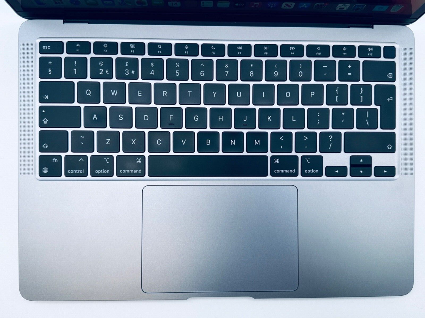 Apple MacBook Air 13" Retina M1 8-Core CPU 8-Core GPU 16GB Ram 1TB SSD
