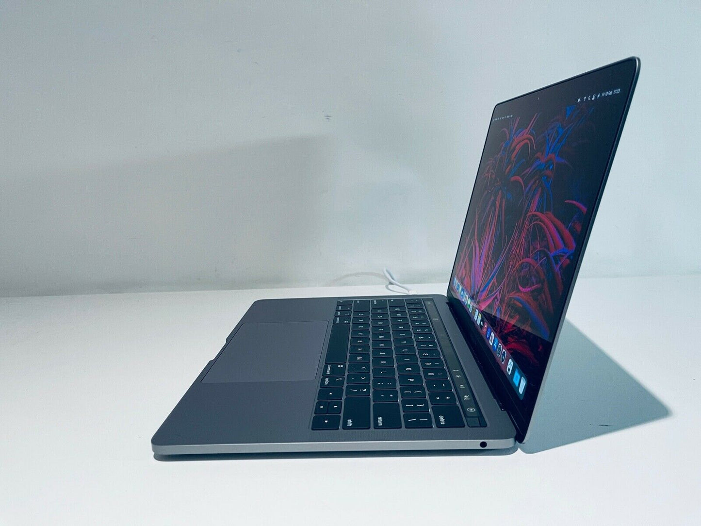 Apple MacBook Pro 13" 2019 Touch Bar ID Intel Quad Core i5 1.4Ghz 8GB 512GB SSD