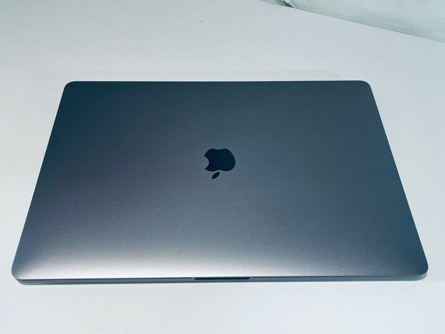 Apple MacBook Pro Retina 15 2017 Touch Bar ID i7 Quad Core 3.1Ghz 16GB 2TB SSD