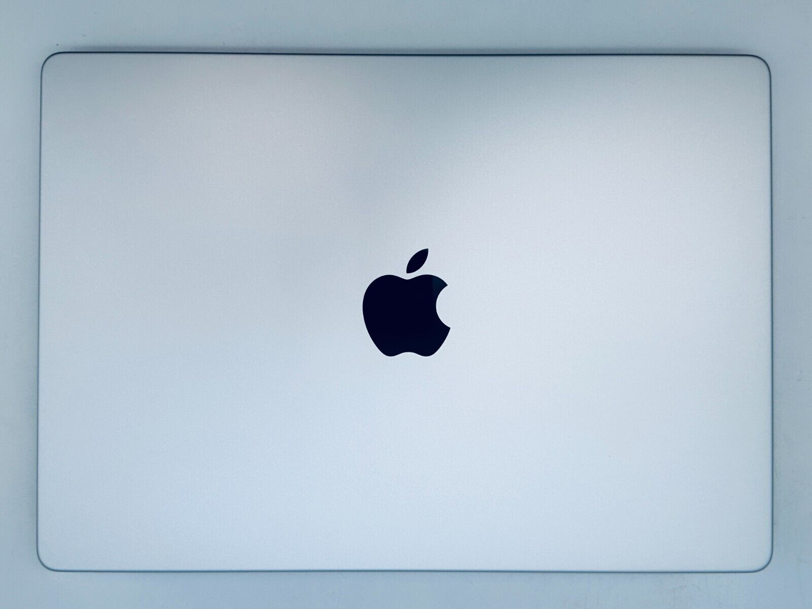 Apple MacBook Pro 14" M1 Pro 8-Core CPU 14-Core GPU 16GB 512GB SSD Silver MINT