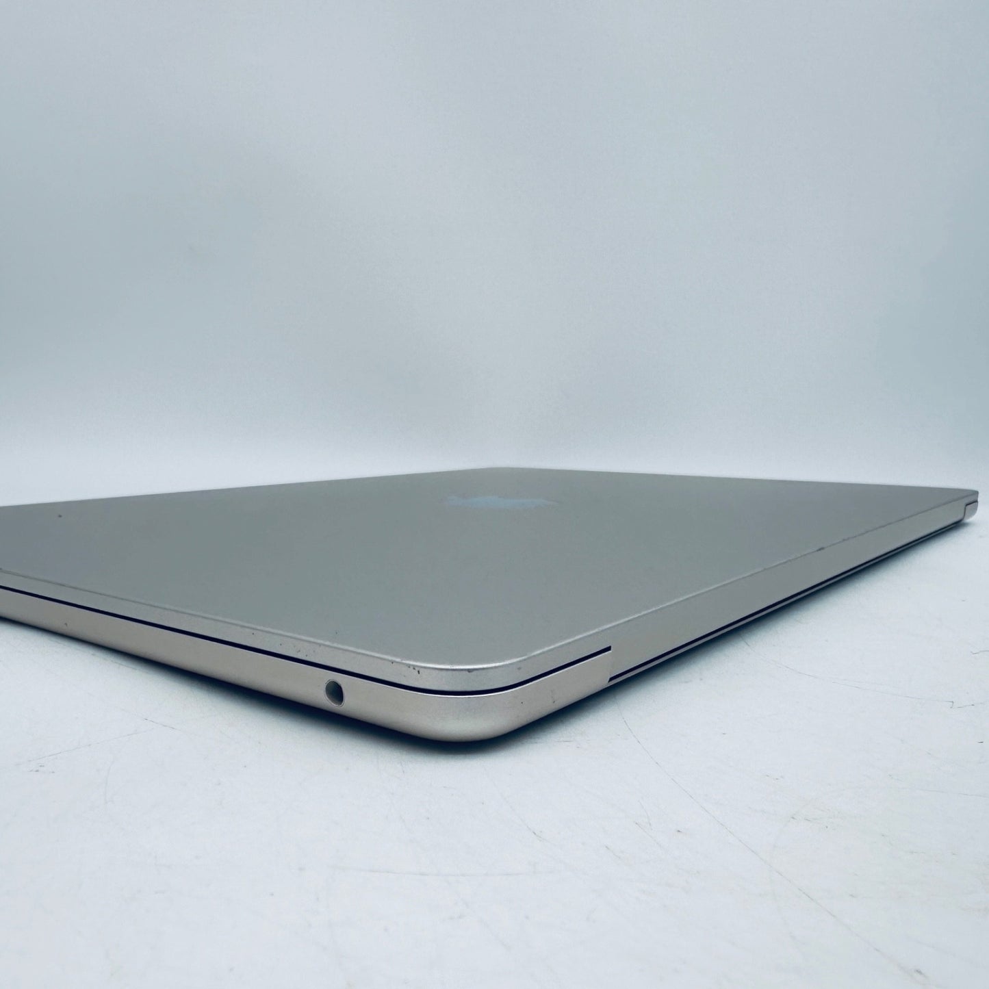 Apple MacBook Air 15-Inch M2 8-Core CPU 10-Core GPU 8GB 256GB In Starlight, Gold