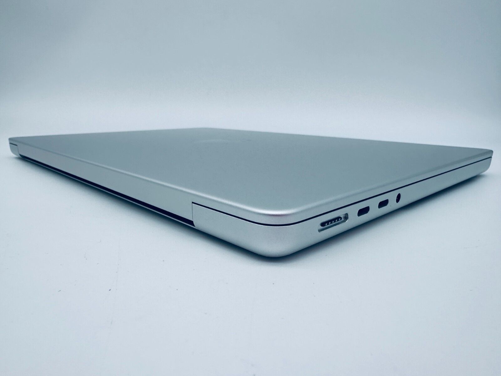 Apple MacBook Pro 14" M1 Pro 8-Core CPU 14-Core GPU 16GB 512GB SSD Silver MINT