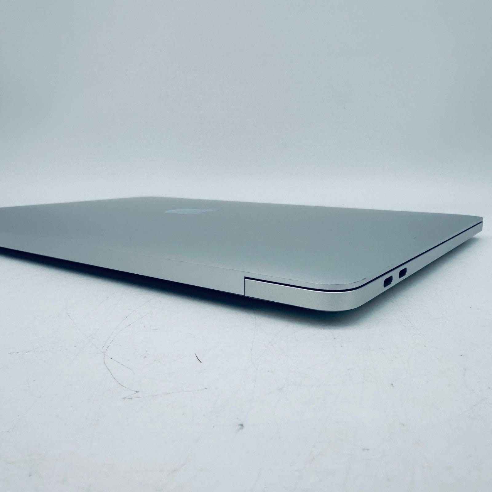 M1 MacBook Pro 13-Inch Touch Bar 8-Core CPU 8-GPU 8GB Ram 256GB SSD In Silver