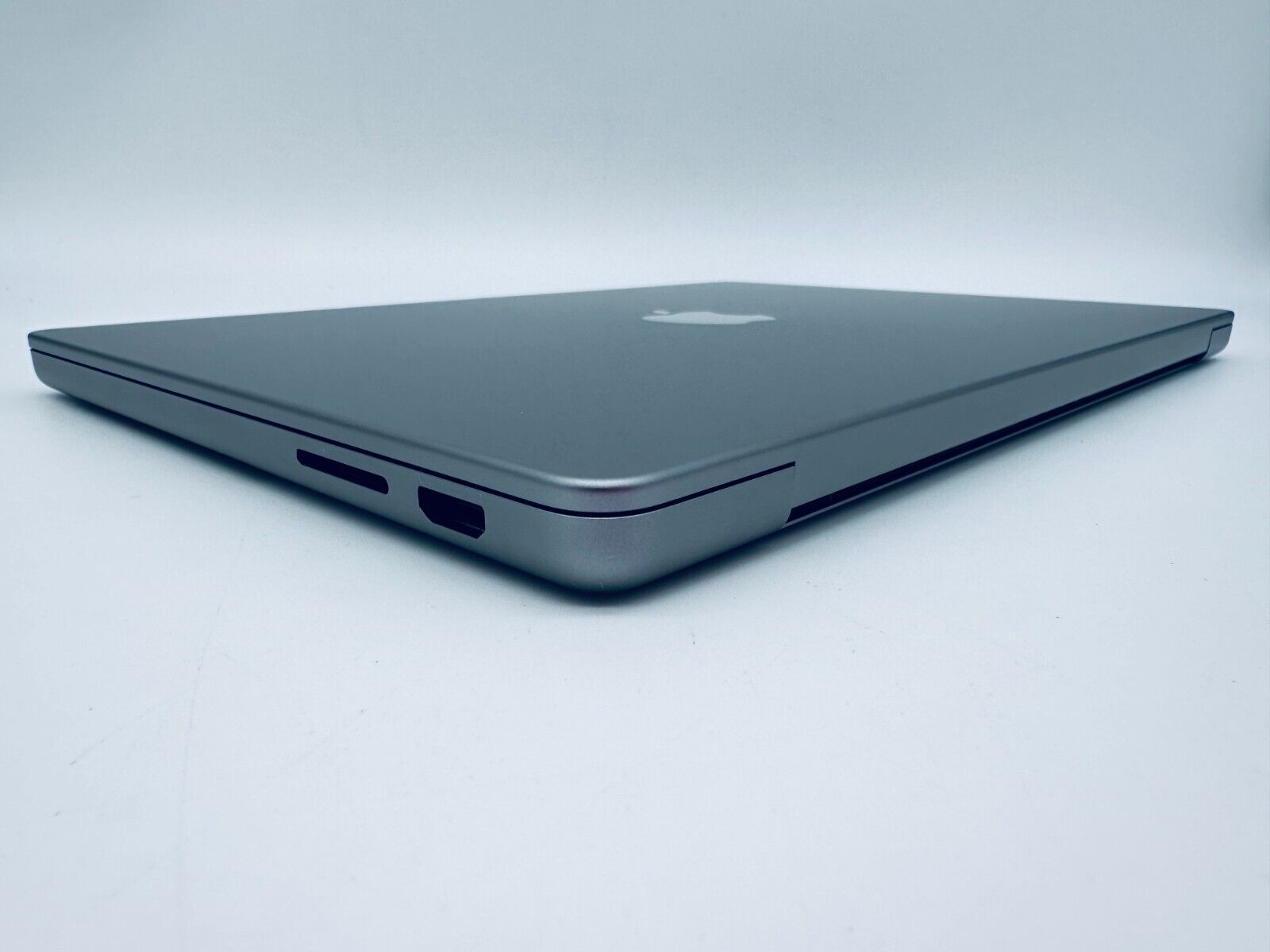 Apple MacBook Pro 14" 2023 M3 8-Core CPU 10-Core GPU 8GB 512GB SSD Space Grey