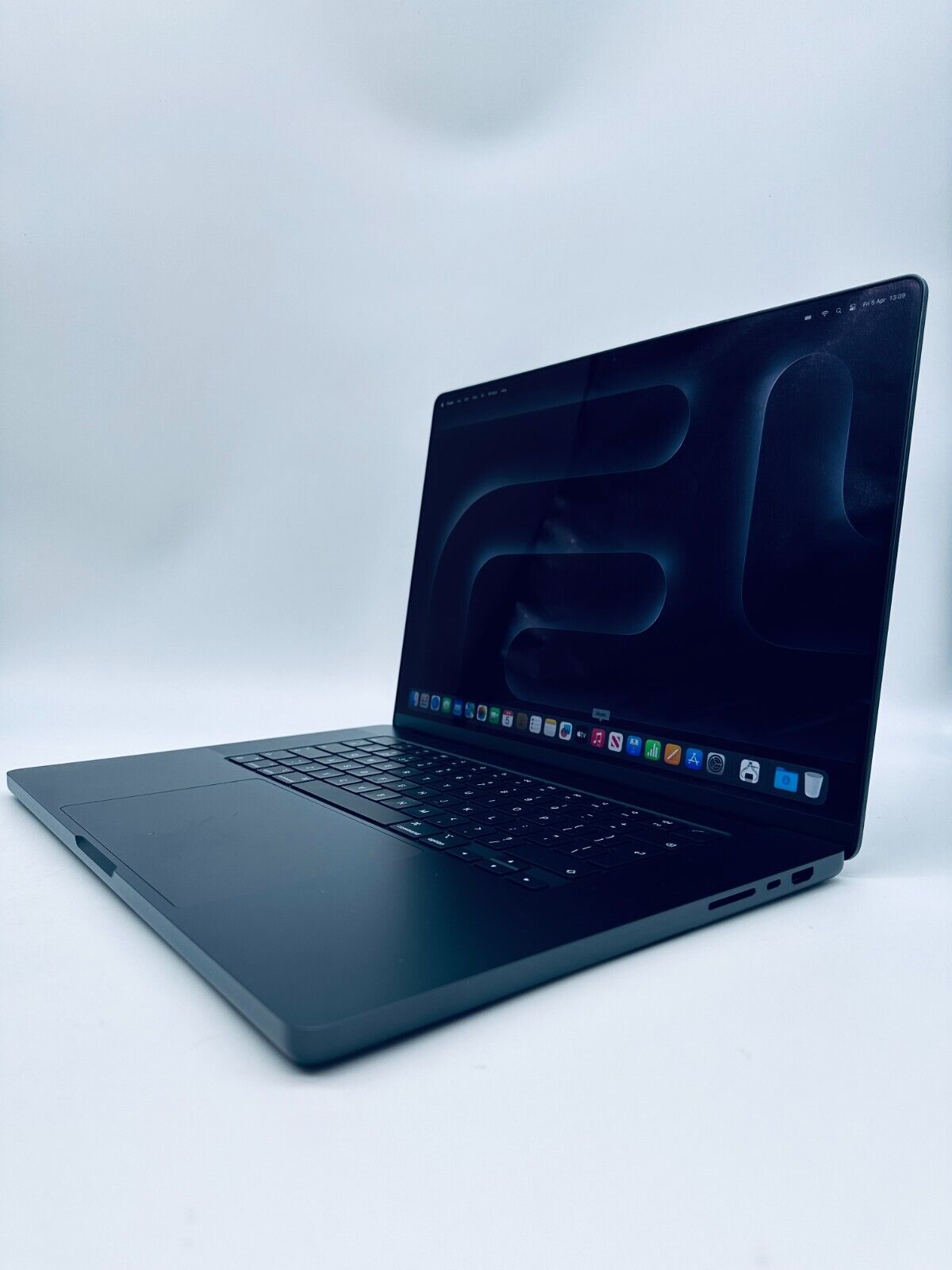 NEW Apple MacBook Pro 16" 2023 M3 Pro 12-Core CPU 18-Core GPU 36GB 512GB Black
