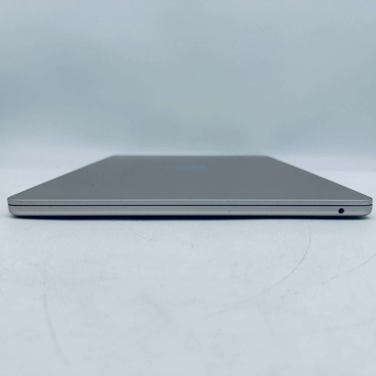 Apple MacBook Air 15-Inch M2 8-Core CPU 10-Core GPU 8GB 256GB In Starlight, Gold