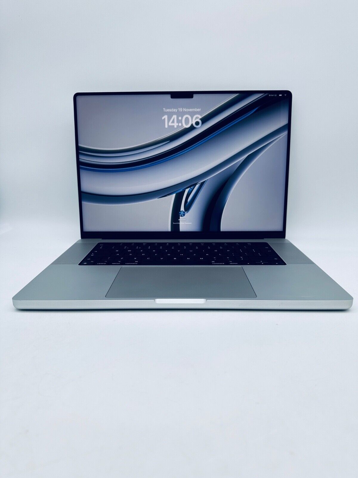 Apple MacBook Pro 16" 2021 M1 Max 10-Core CPU, 32-Core GPU 32GB 4TB SSD Silver