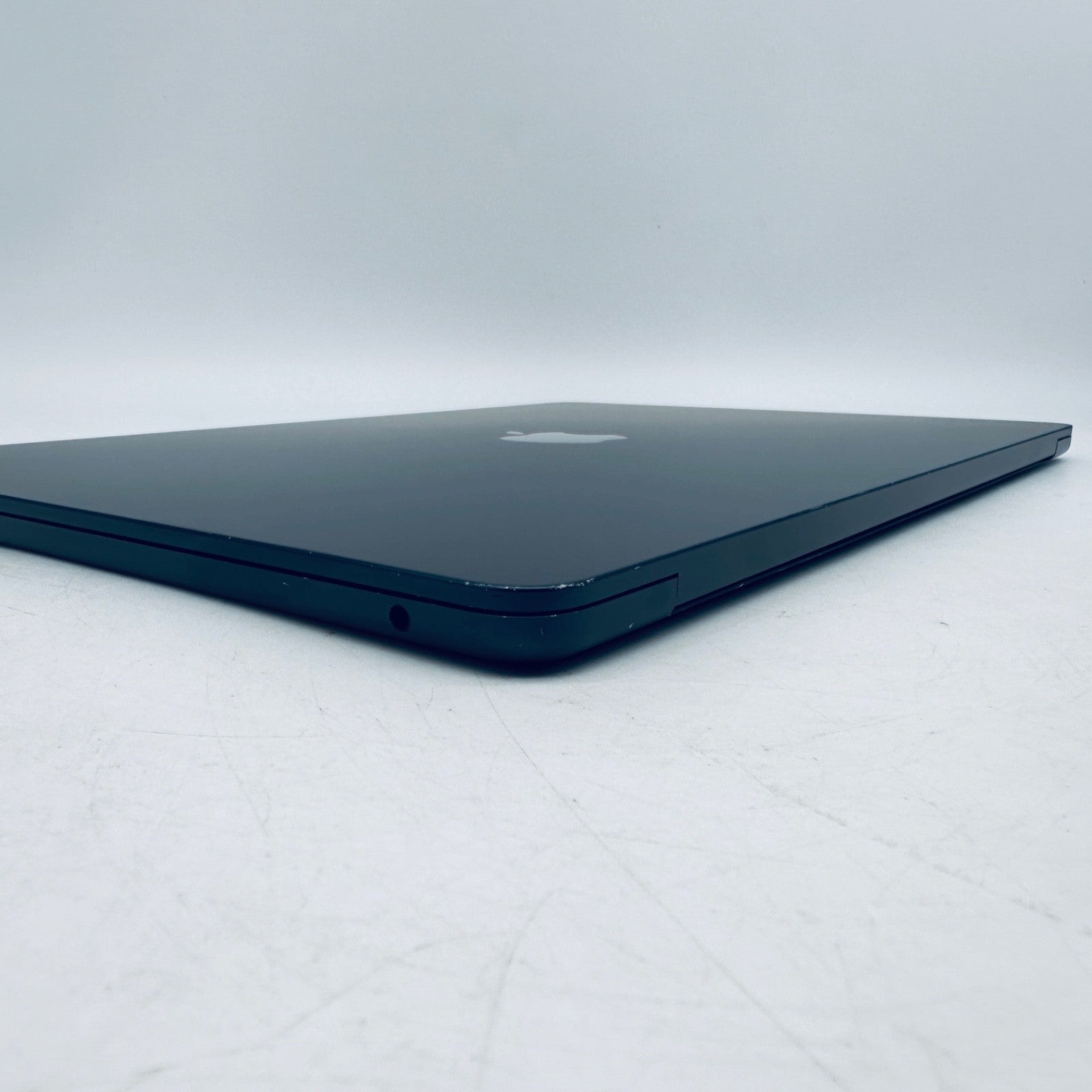 Apple MacBook Air 15-Inch M2 8-Core CPU 10-Core GPU 16GB 1TB SSD Midnight Blue