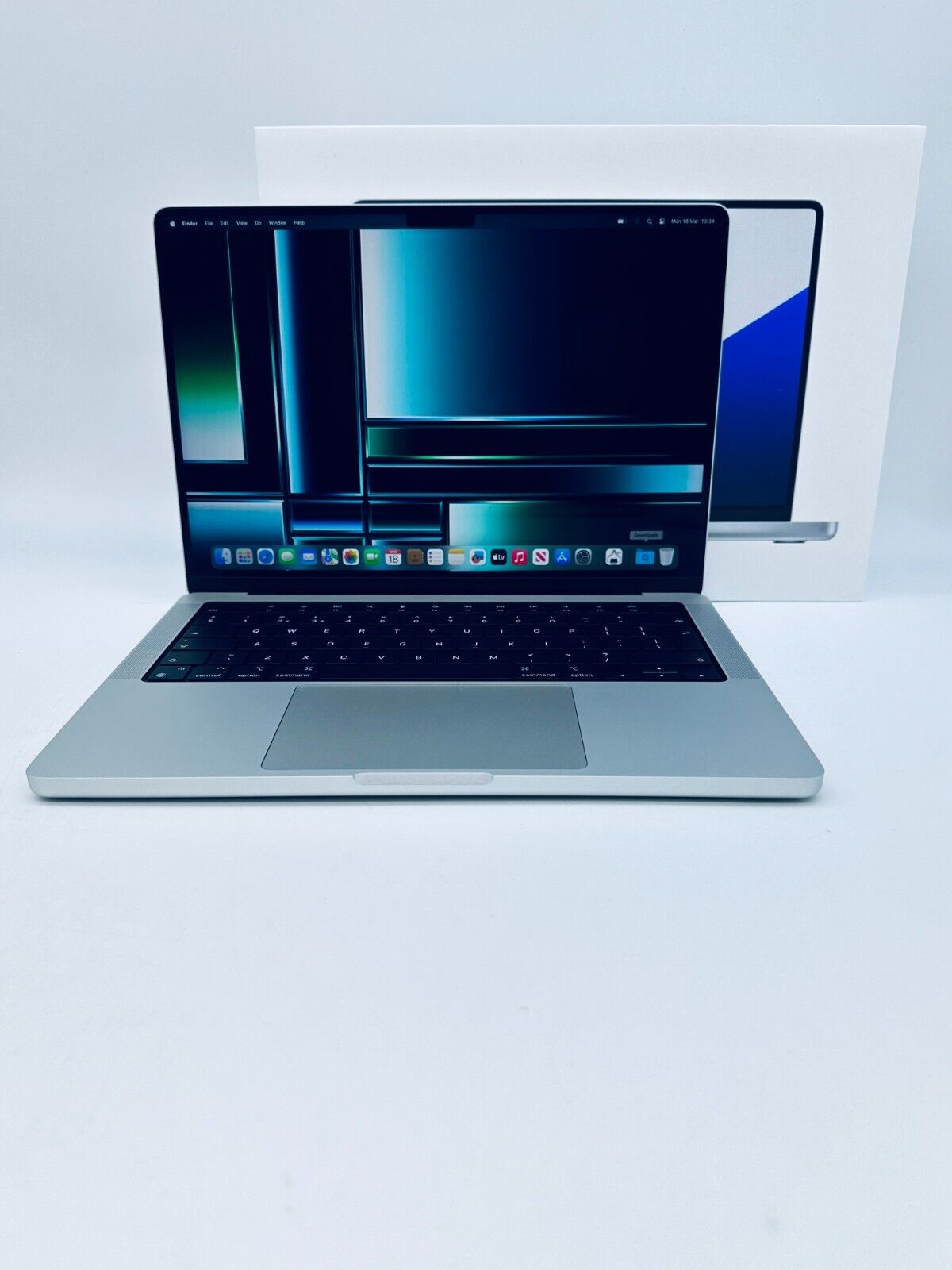 Apple MacBook Pro 14" M1 Pro 8-Core CPU 14-Core GPU 16GB 512GB SSD Silver MINT