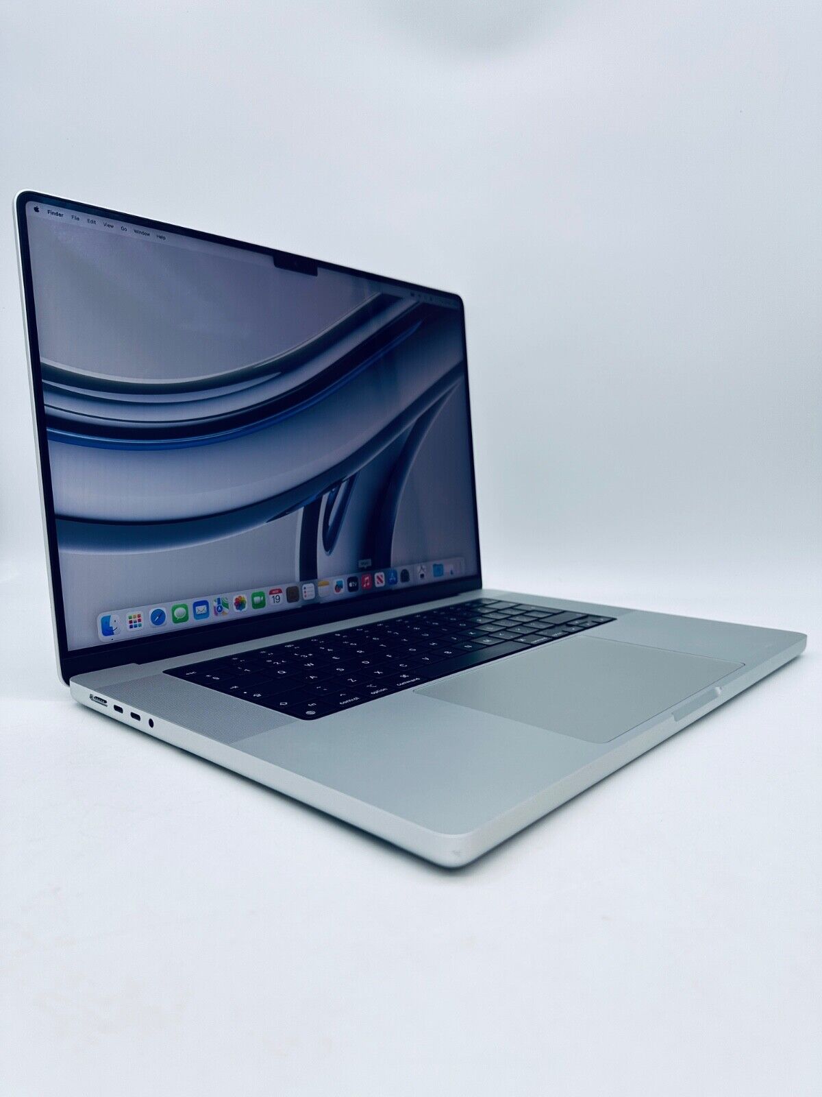 Apple MacBook Pro 16" 2021 M1 Max 10-Core CPU, 32-Core GPU 32GB 4TB SSD Silver