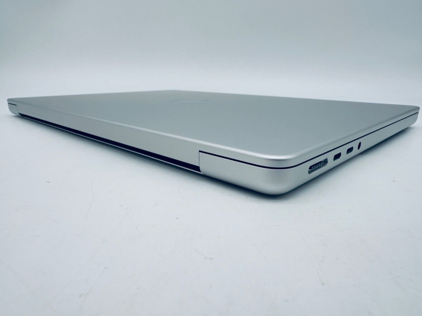 Apple MacBook Pro 14" M1 Pro 8-Core CPU 14-Core GPU 16GB 512GB SSD In Silver