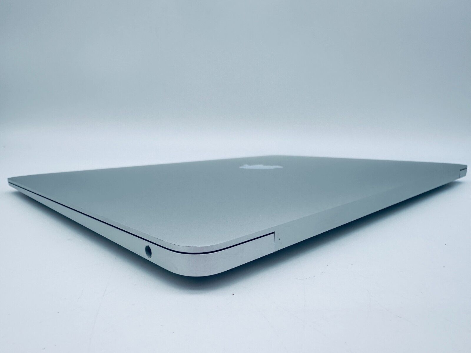 Apple MacBook Air 13" Retina M1 8-Core CPU 7-Core GPU 8GB Ram 256GB SSD Silver