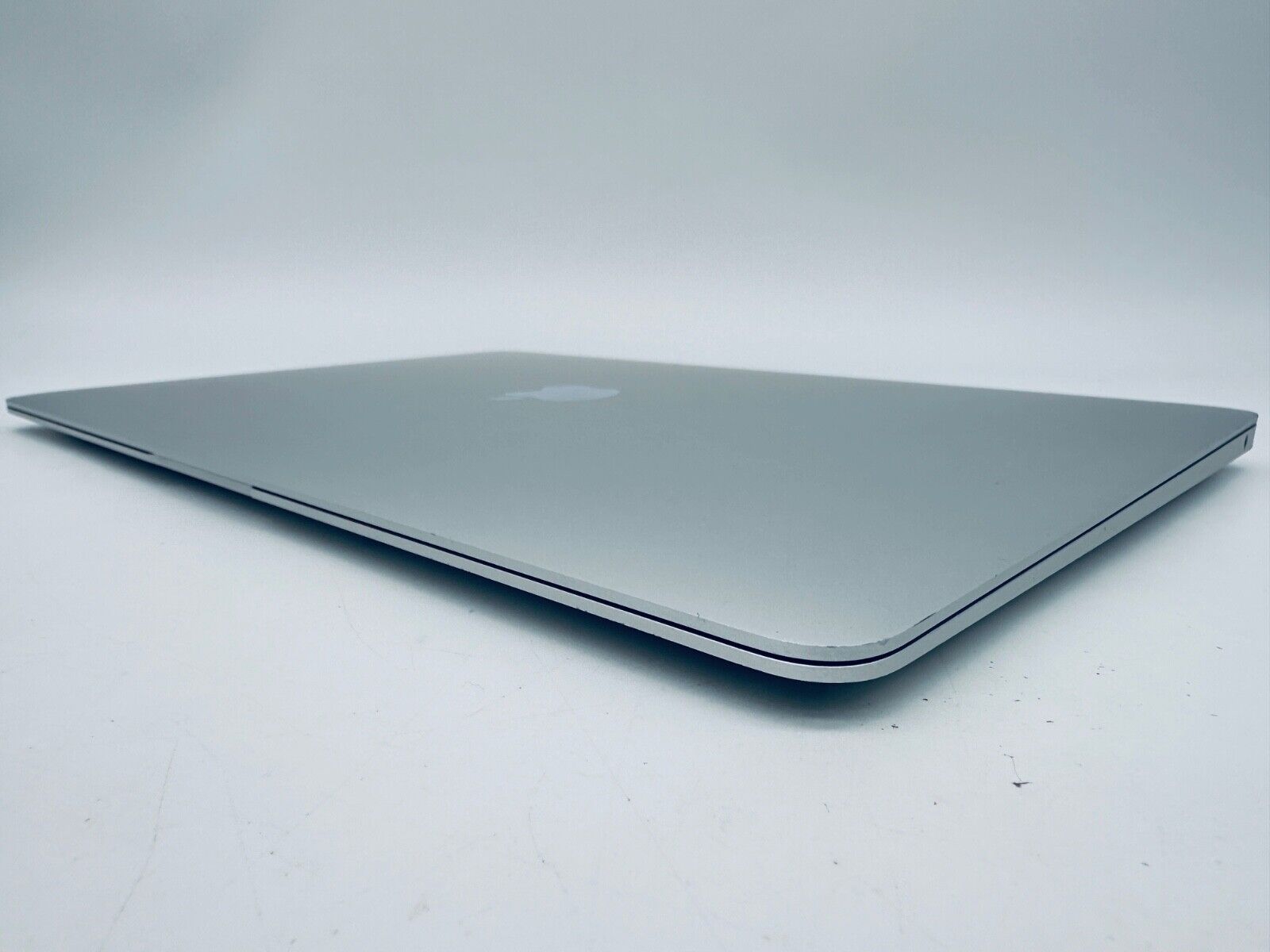 Apple MacBook Air 13-Inch Retina 2020 Intel i3 CPU, 8GB Ram 256GB SSD In Silver