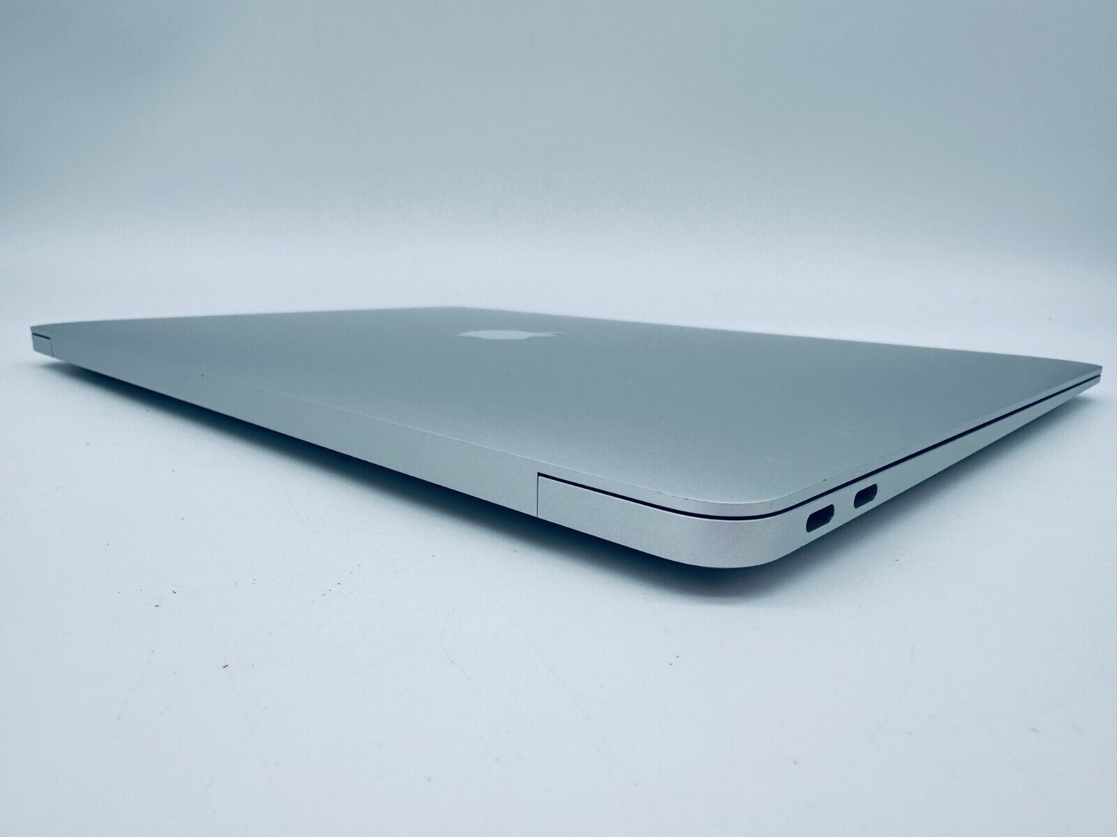 Apple MacBook Air 13" Retina M1 8-Core CPU 7-Core GPU 8GB Ram 256GB SSD Silver