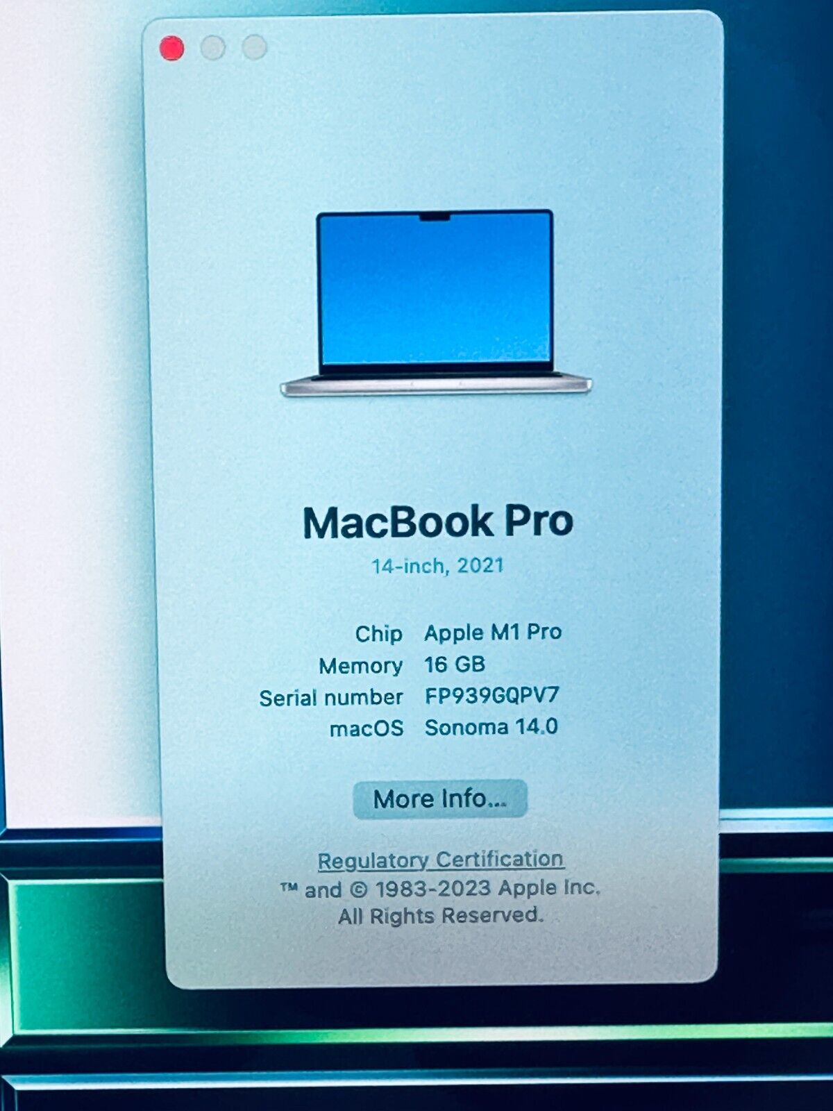 Apple MacBook Pro 14" M1 Pro 8-Core CPU 14-Core GPU 16GB 512GB SSD Silver MINT