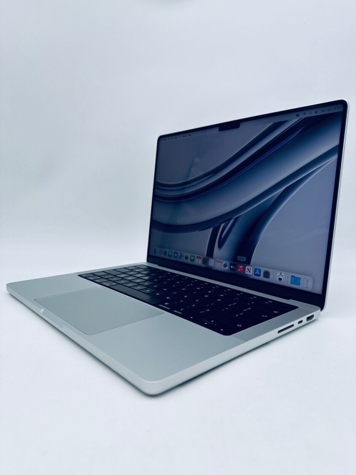 Apple MacBook Pro 14" M1 Pro 8-Core CPU 14-Core GPU 16GB 512GB SSD In Silver
