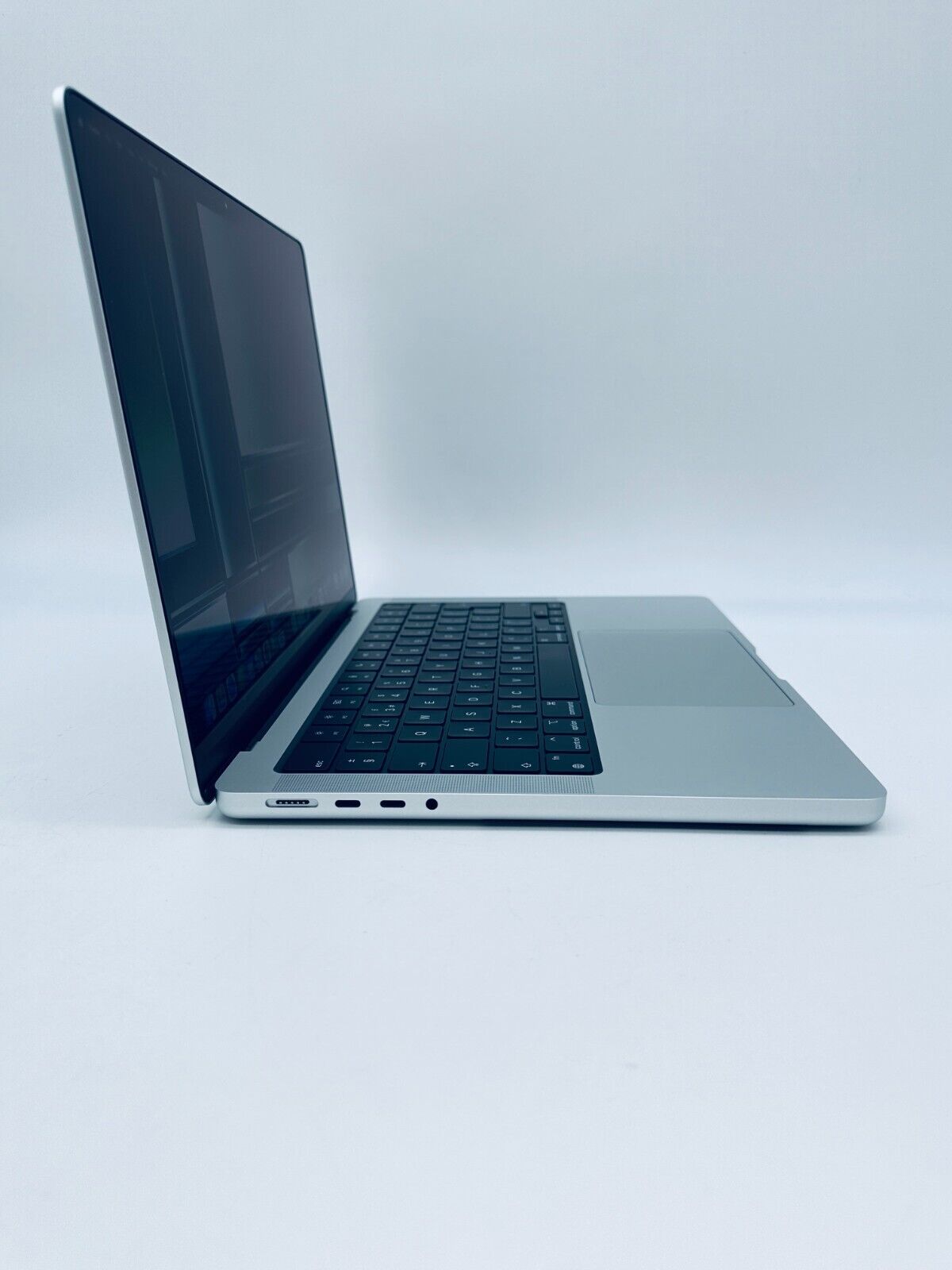 Apple MacBook Pro 14" M1 Pro 8-Core CPU 14-Core GPU 16GB 512GB SSD Silver MINT