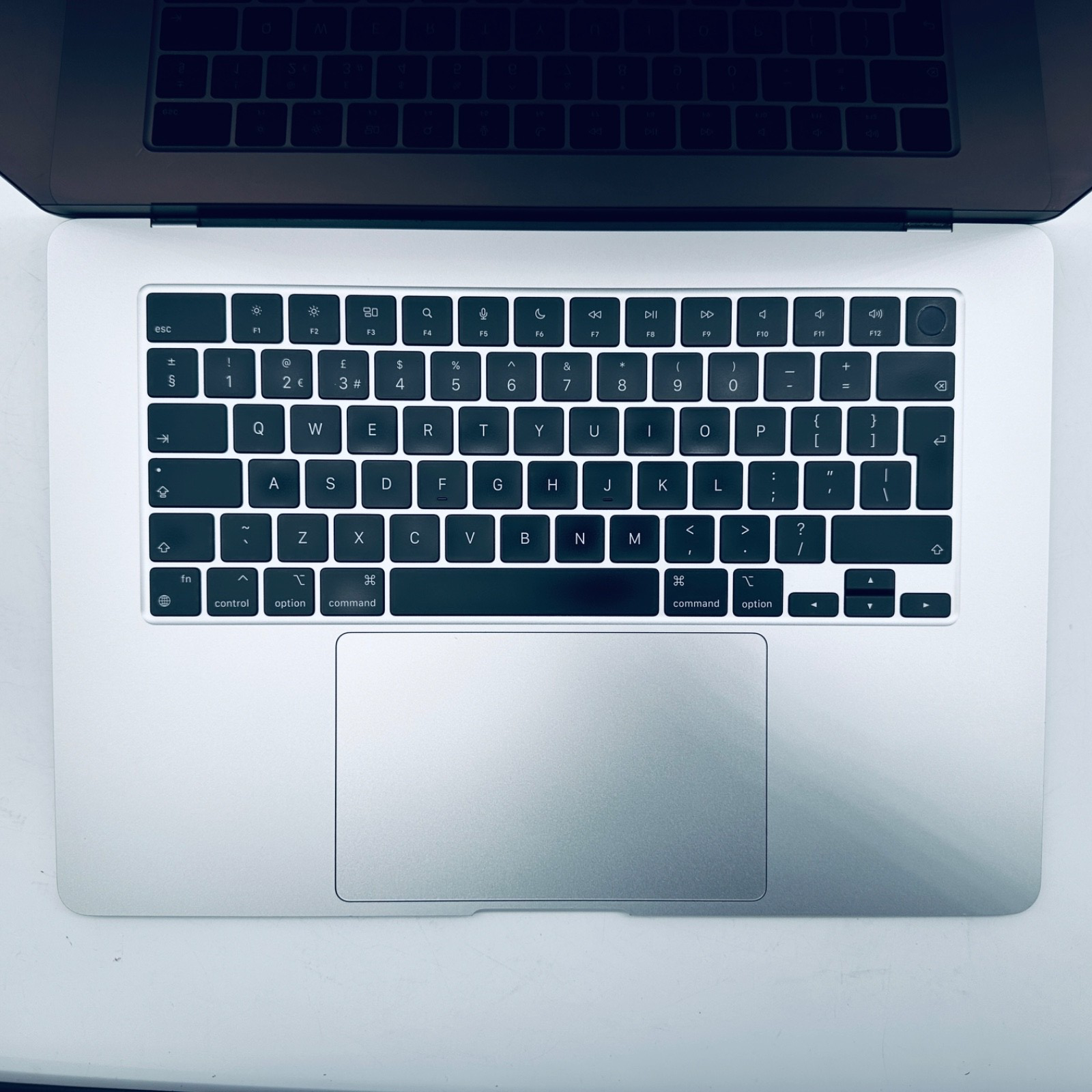 MacBook Air 15-Inch M2 8-Core CPU 10-Core GPU 8GB 256GB Silver 12M Warranty