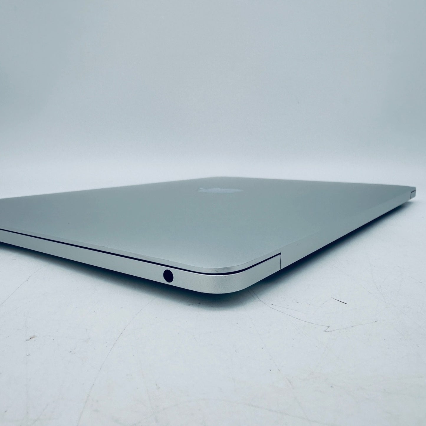 M1 MacBook Pro 13-Inch Touch Bar 8-Core CPU 8-GPU 8GB Ram 256GB SSD In Silver