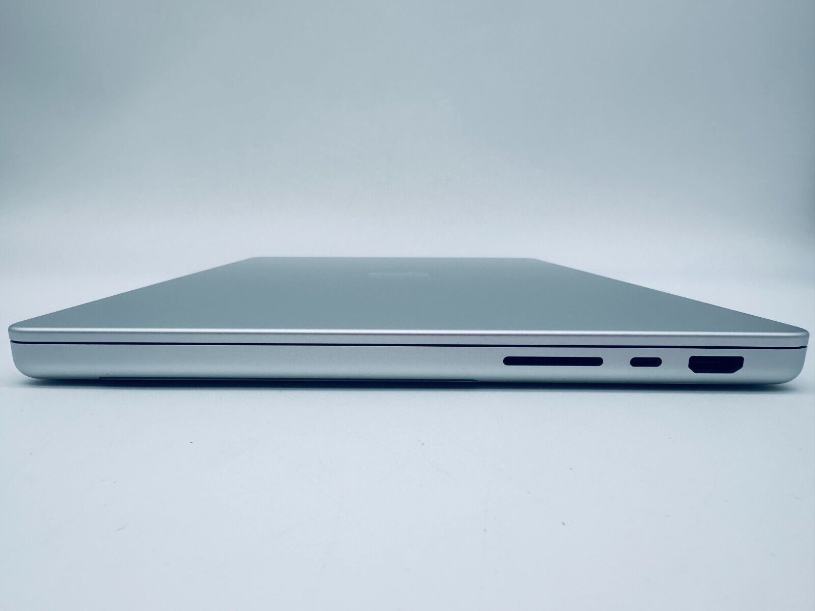 Apple MacBook Pro 14" M1 Pro 8-Core CPU 14-Core GPU 16GB 512GB SSD Silver MINT