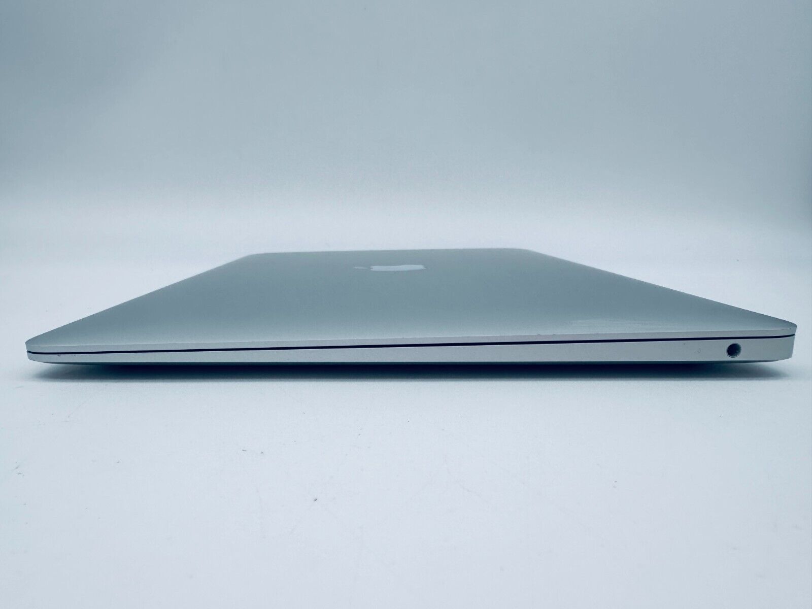 Apple MacBook Air 13" Retina M1 8-Core CPU 7-Core GPU 8GB Ram 256GB SSD Silver