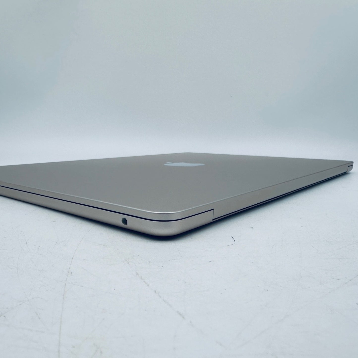 Apple MacBook Air 15-Inch M2 8-Core CPU 10-Core GPU 8GB 256GB In Starlight, Gold