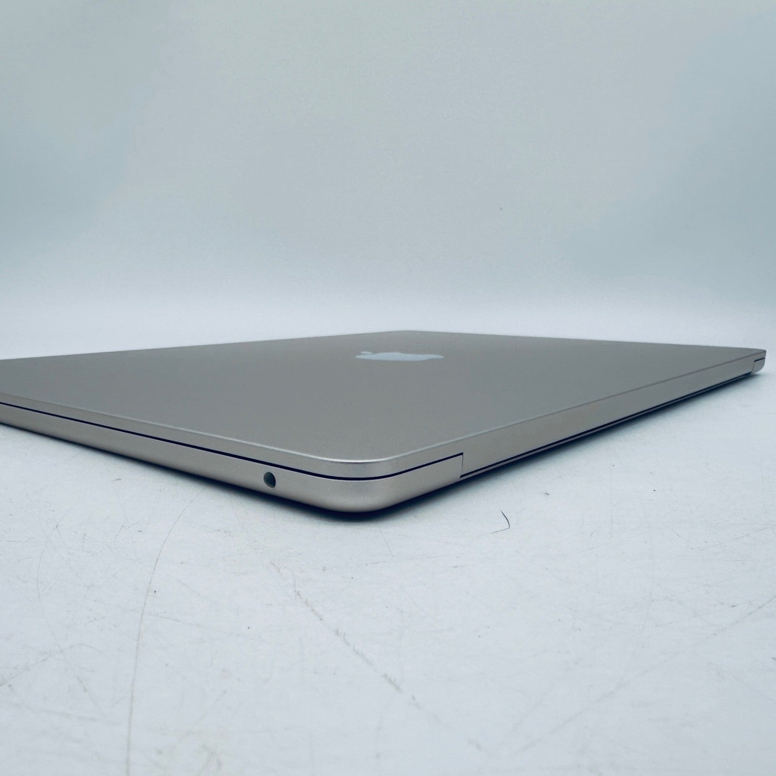 Apple MacBook Air 15-Inch M2 8-Core CPU 10-Core GPU 8GB 256GB In Starlight, Gold