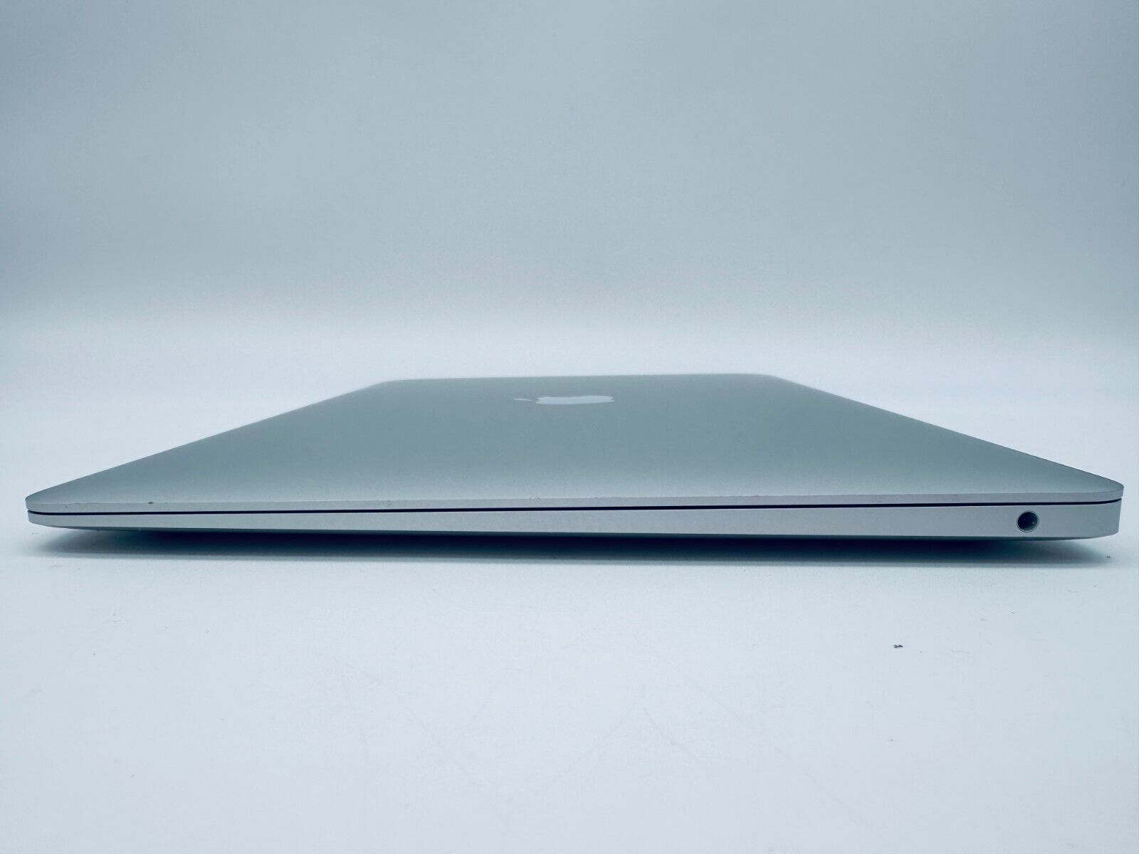 Apple MacBook Air 13" Retina M1 8-Core CPU 7-Core GPU 8GB Ram 256GB SSD Silver