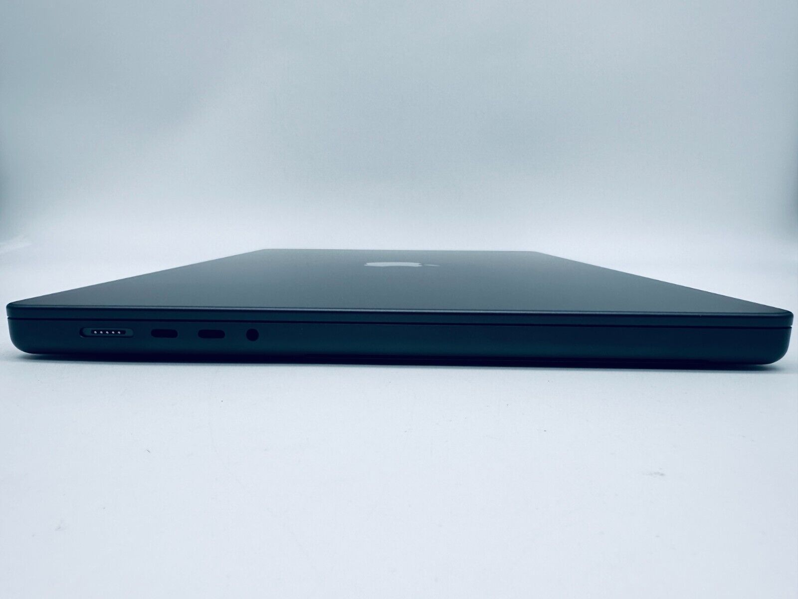 NEW Apple MacBook Pro 16" 2023 M3 Pro 12-Core CPU 18-Core GPU 36GB 512GB Black