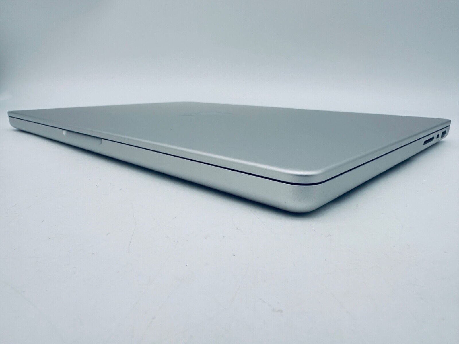 Apple MacBook Pro 14" M1 Pro 8-Core CPU 14-Core GPU 16GB 512GB SSD In Silver