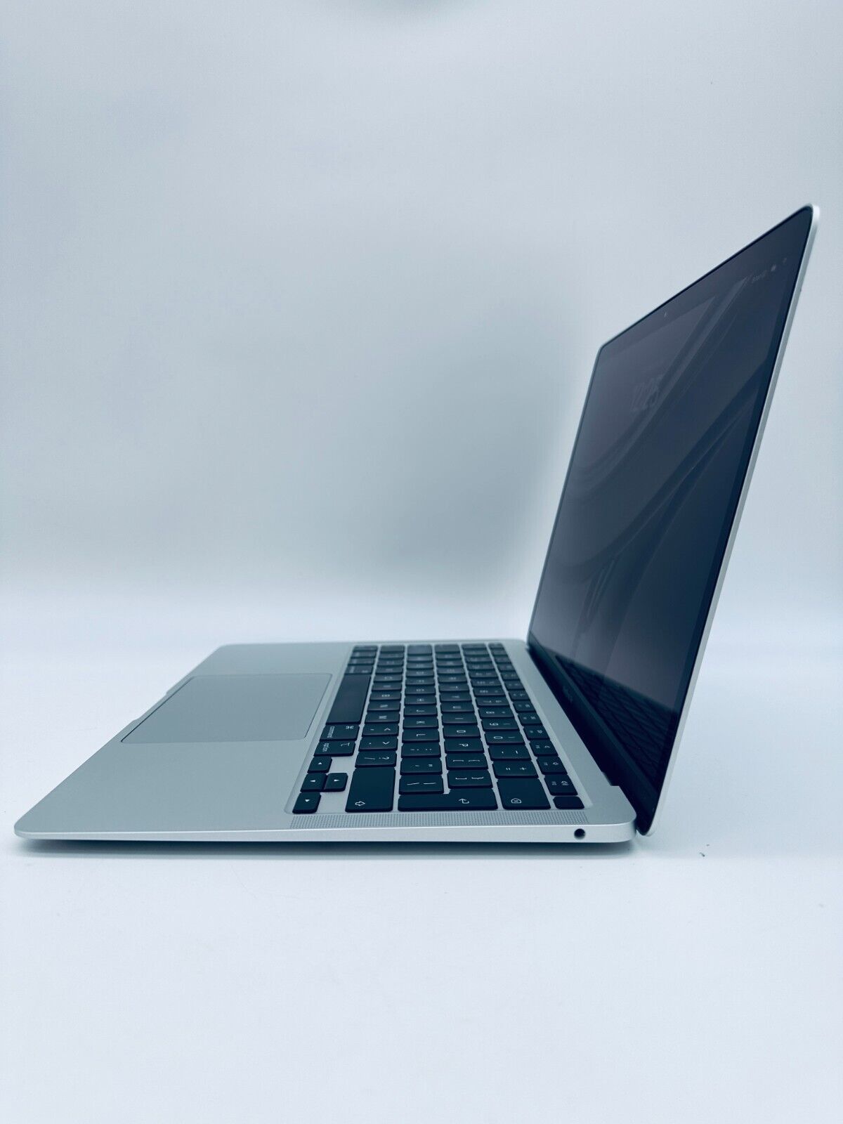 Apple MacBook Air 13" Retina M1 8-Core CPU 7-Core GPU 8GB Ram 256GB SSD Silver