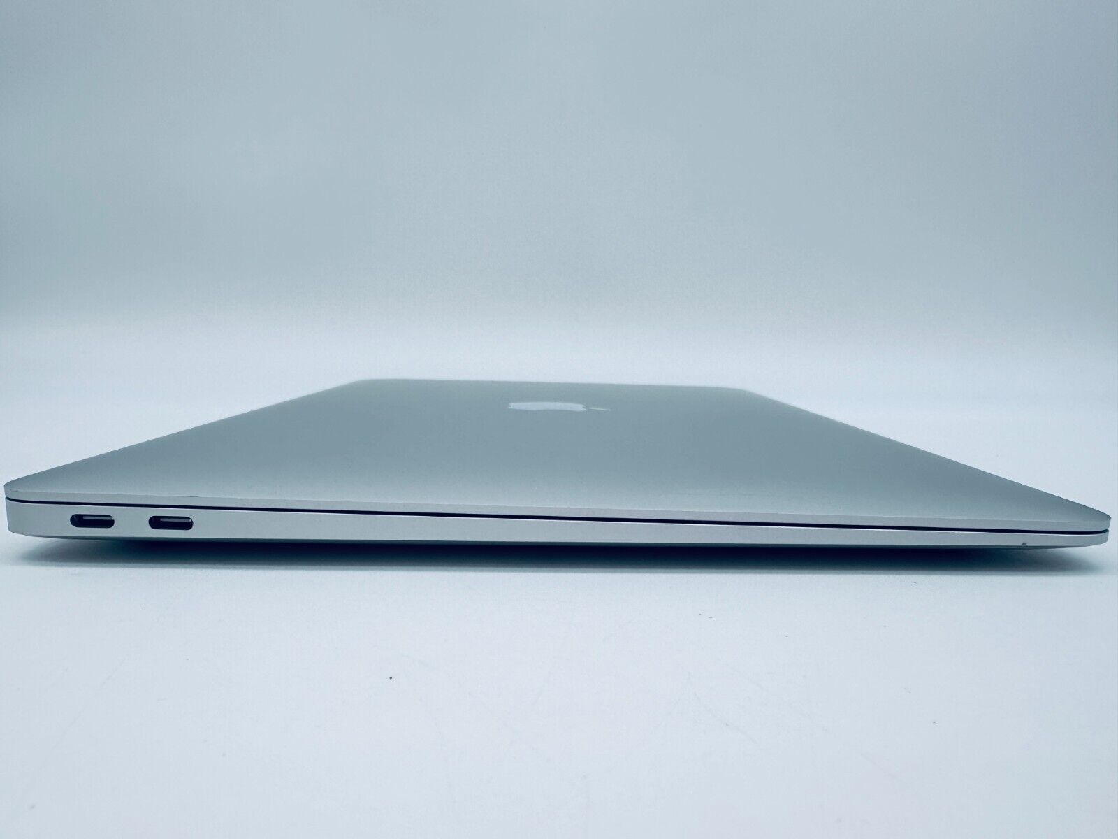 Apple MacBook Air 13" Retina M1 8-Core CPU 7-Core GPU 8GB Ram 256GB SSD Silver