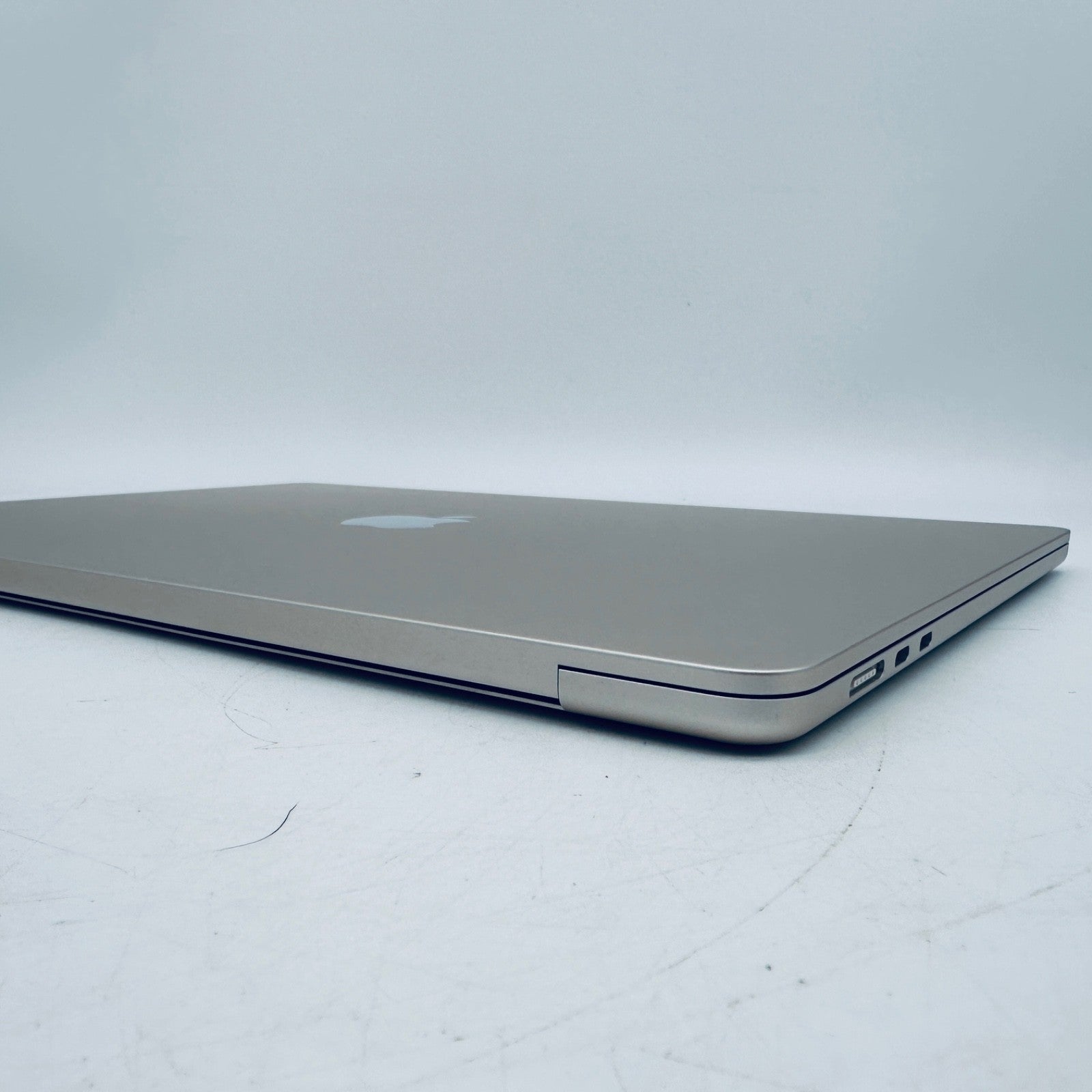 Apple MacBook Air 15-Inch M2 8-Core CPU 10-Core GPU 8GB 256GB In Starlight, Gold