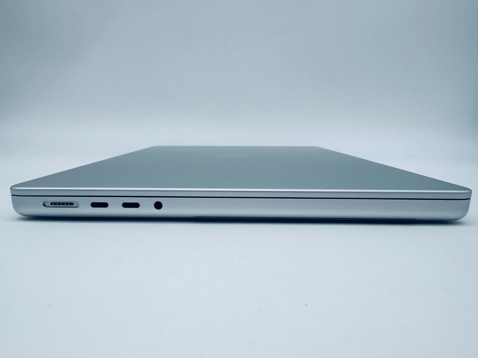 Apple MacBook Pro 14" M1 Pro 8-Core CPU 14-Core GPU 16GB 512GB SSD Silver MINT