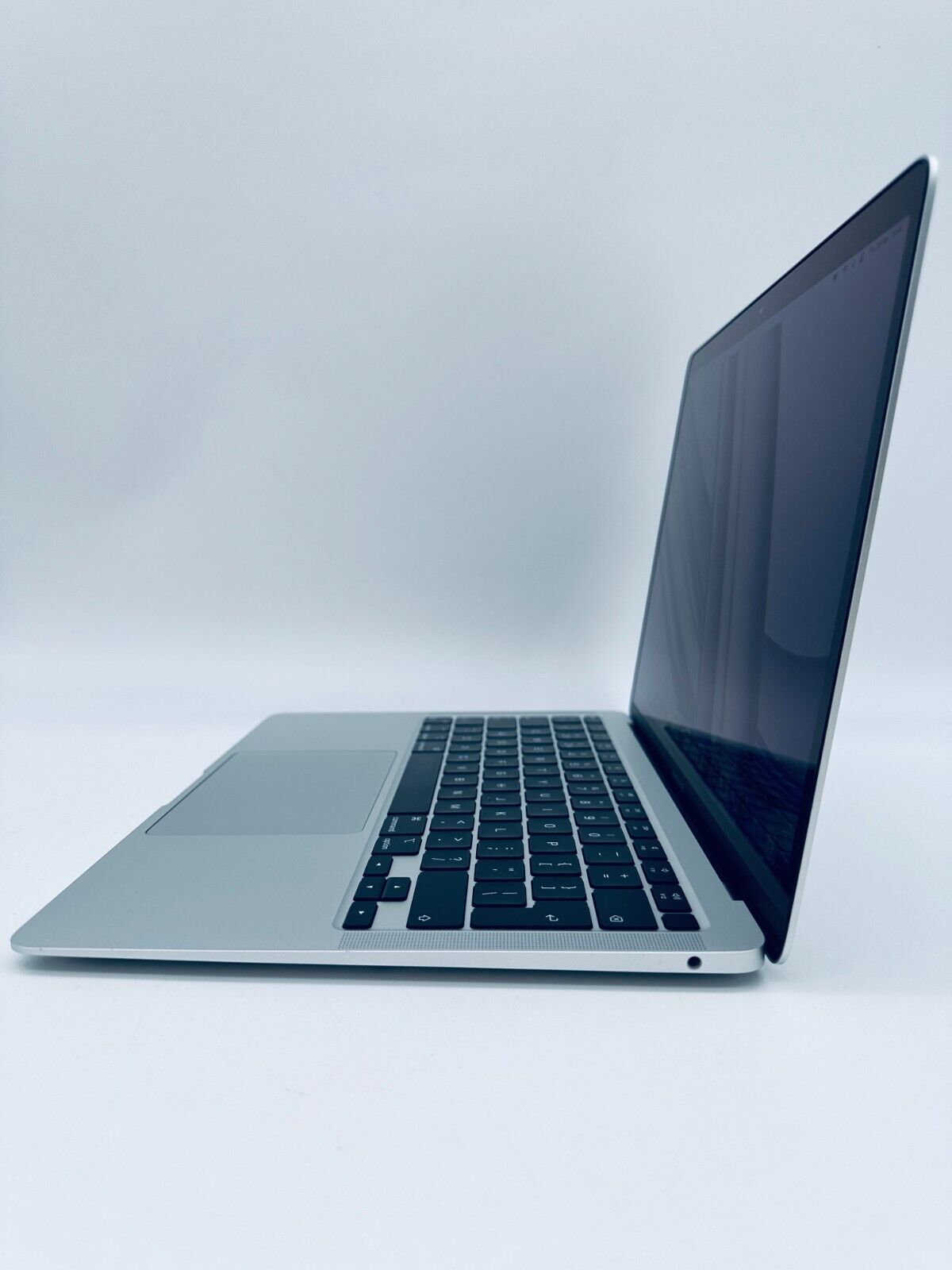 Apple MacBook Air 13" Retina M1 8-Core CPU 7-Core GPU 8GB Ram 256GB SSD Silver