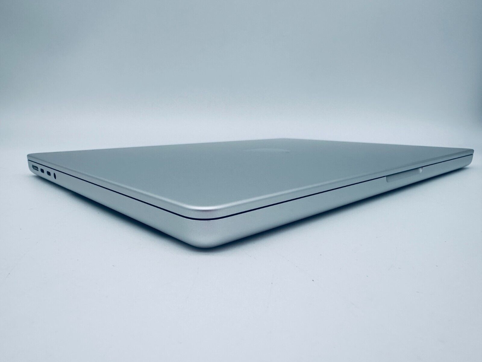 Apple MacBook Pro 14" M1 Pro 8-Core CPU 14-Core GPU 16GB 512GB SSD Silver MINT