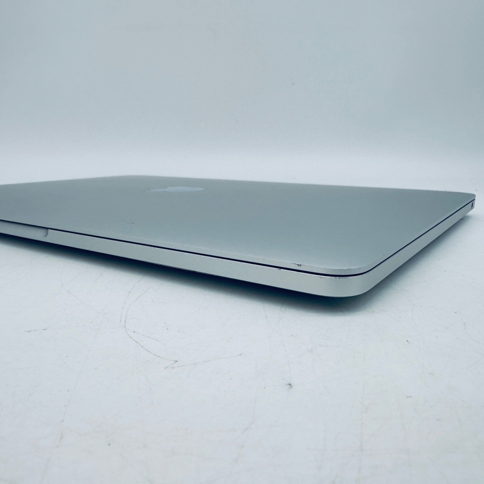 M1 MacBook Pro 13-Inch Touch Bar 8-Core CPU 8-GPU 8GB Ram 256GB SSD In Silver