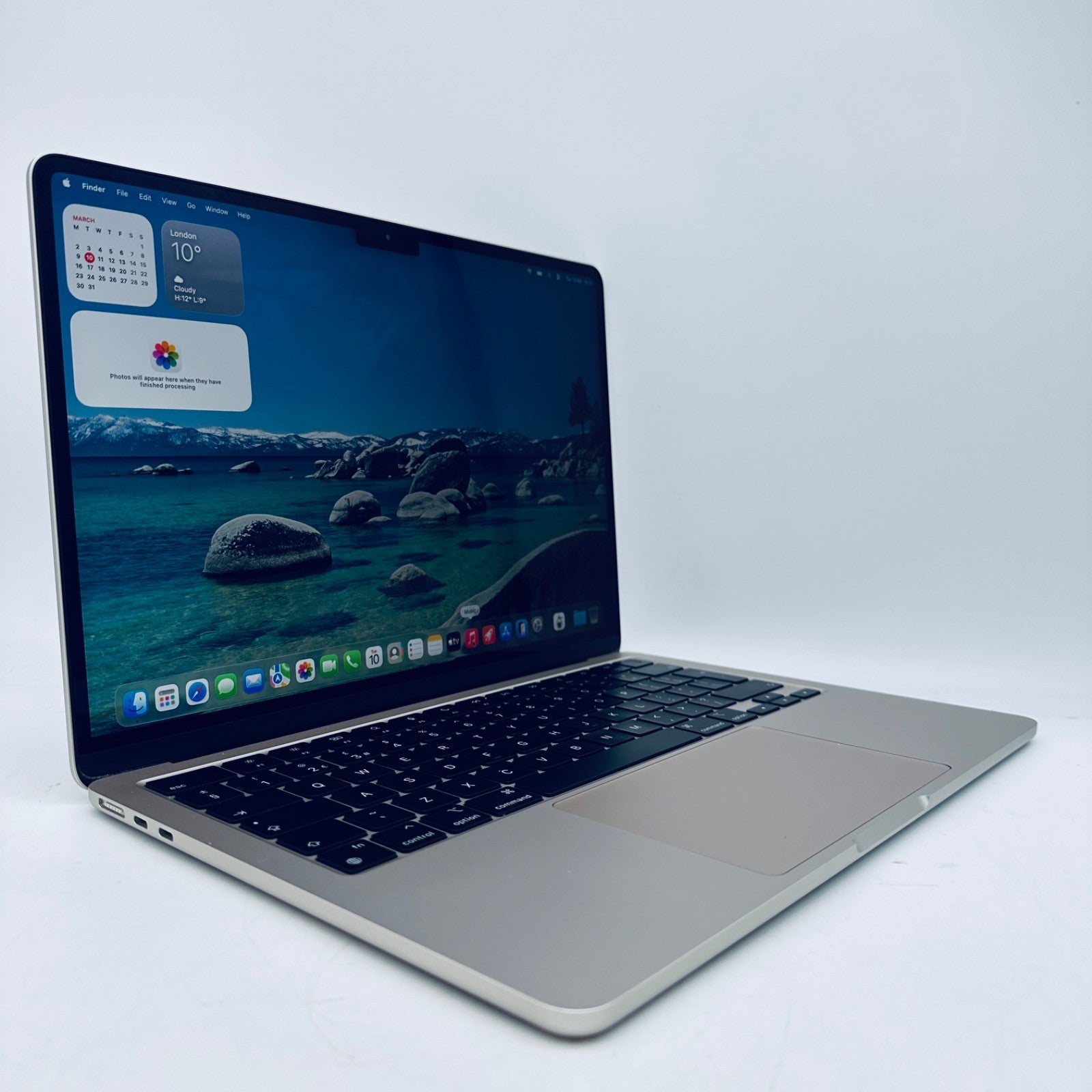 MacBook Air 13-Inch M2 8-Core CPU 8-Core GPU 8GB Ram 256GB SSD Starlight / Gold