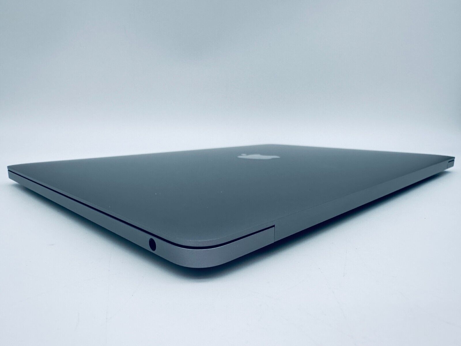 Apple MacBook Pro 13 M2 Touch Bar 8-Core CPU 10-GPU 8GB Ram 256GB SSD Space Grey