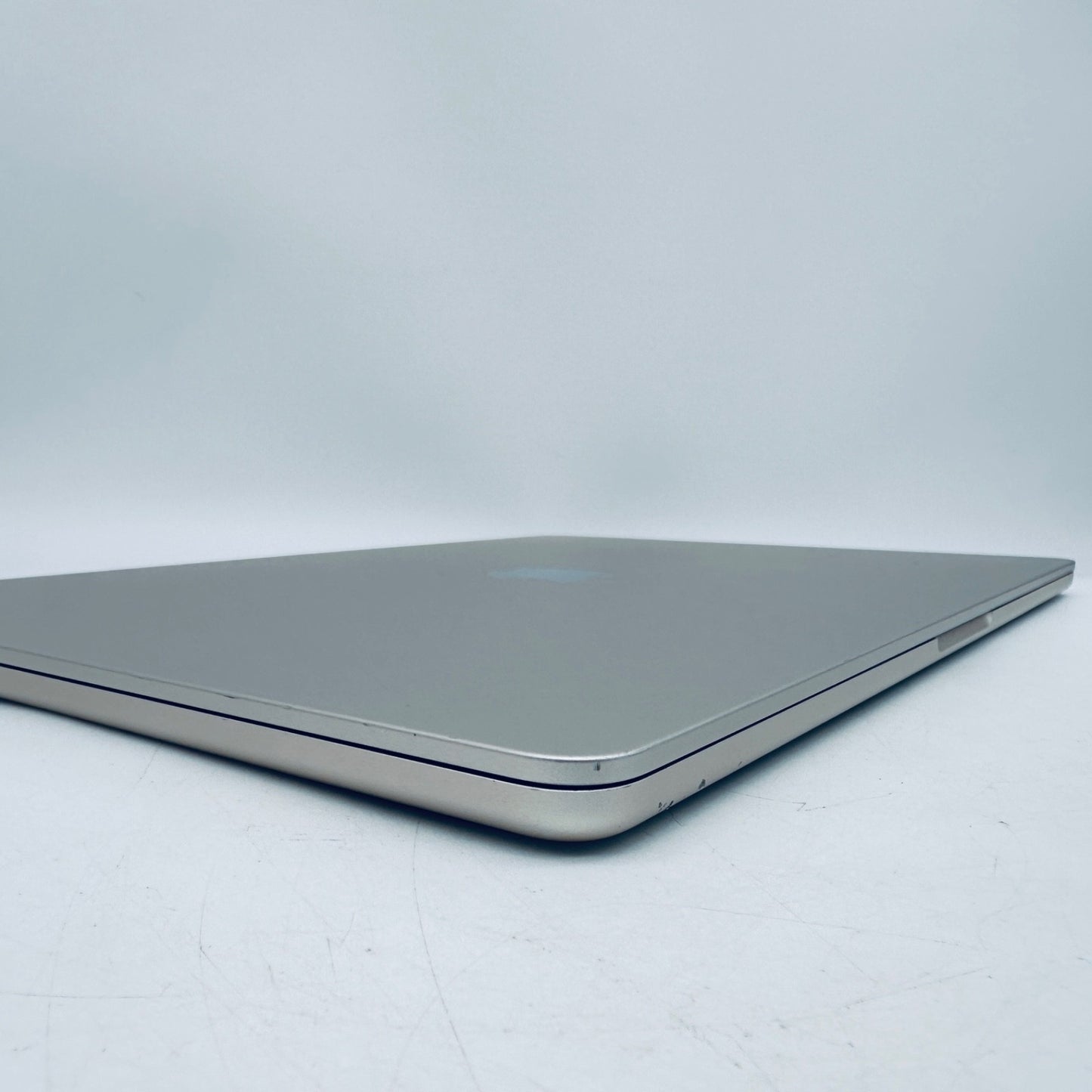 Apple MacBook Air 15-Inch M2 8-Core CPU 10-Core GPU 8GB 256GB In Starlight, Gold